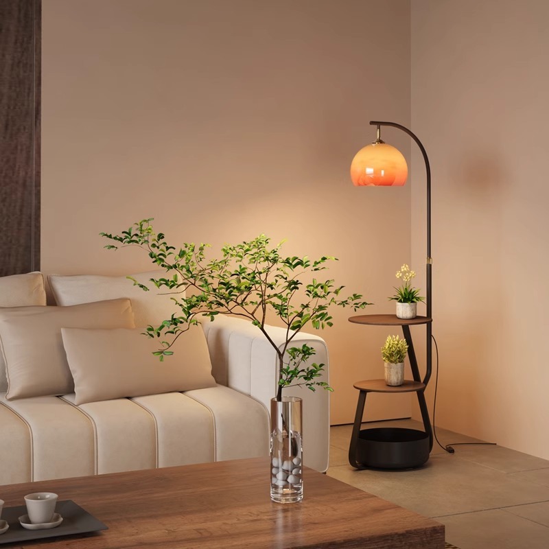 Vloerlamp, antiek nachtkastje  - Coffee & Tea Phúc Long recensie en prijs